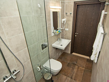 SKY INN 4 *